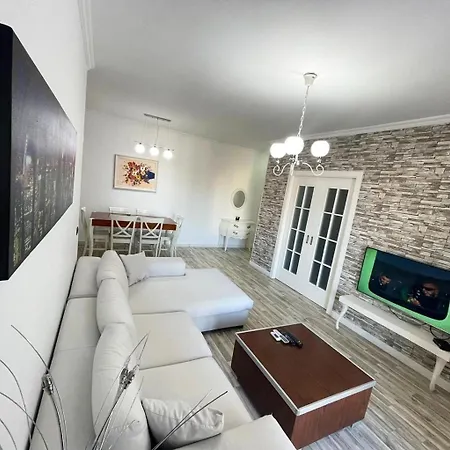 Center * טיראנה