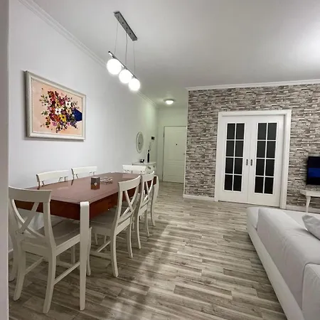 Center דירה טיראנה